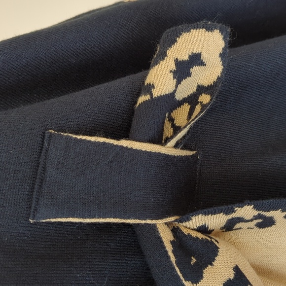 Top it Off Acrylic Shoulder Keyhole Shawl Wrap O/S Black Tan Brown - Picture 7 of 15